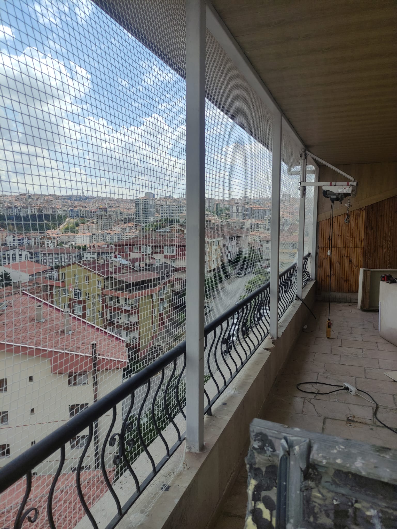 Lazer metreyle profesyonel güvenlik filesi keşif ve ölçüm çalışması